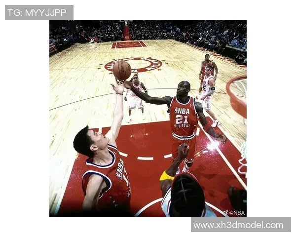 姚明在篮球场外的浪漫邂逅与女生的温馨互动瞬间