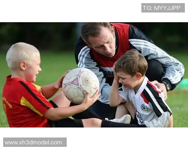 足球明星与孩子们的温馨时光展现亲情与梦想的完美结合 足球明星与孩子们的温馨时光展现亲情与梦想的完美结合